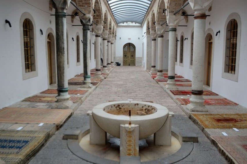 Izložba sedžada sarajevskih džamija starih nekoliko stoljeća