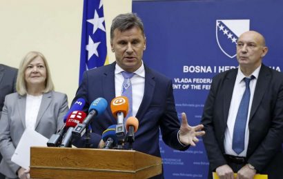 Vlada FBiH pripremila novčanu pomoć stanovništvu ugroženom poskupljenjima, Novalić zatražio suspenziju akciza